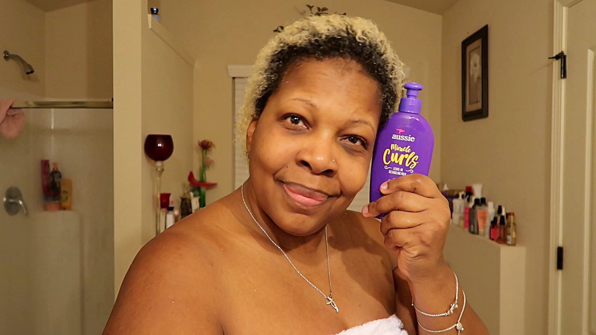 NotTooLateNatu1's tweet photo. New video is up on NotTooLateNaturalHair via Youtube. #aussiemiracledetanglingmilk #naturalhair #blondecolor https://t.co/O026N26Iob