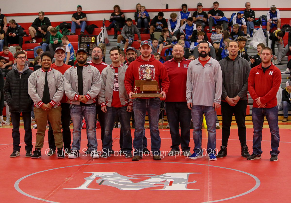 Jtsideshots's tweet photo. Today they Had a 10 yr anniversary of @mpsdragons winning wrestling championship during Madison wrestling meet. @DragonWrestlin2 @DragonTales5 #champions https://t.co/zptwNbaTfH
