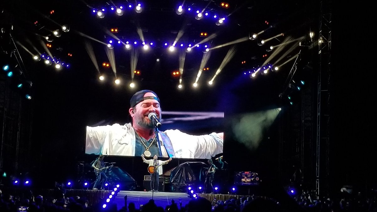 pjnelson70's tweet photo. This here is @leebrice killin' it at @crashmyplaya ! #crazygirl https://t.co/R0lG7yETz2