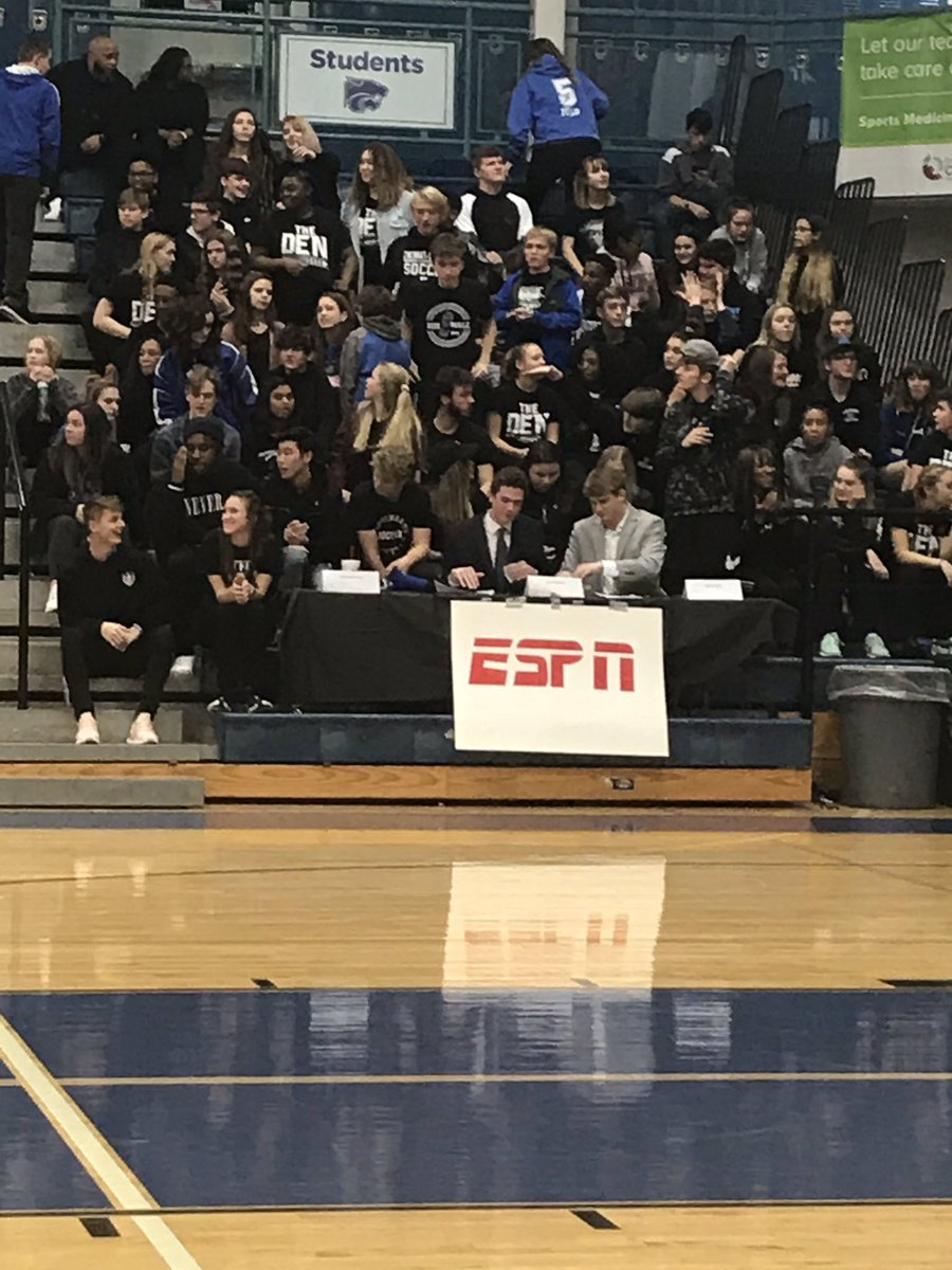 Coach_CarlWoods's tweet photo. Halftime Update: CCS 30 vs MVCA 16 https://t.co/FHn9w1E4XE