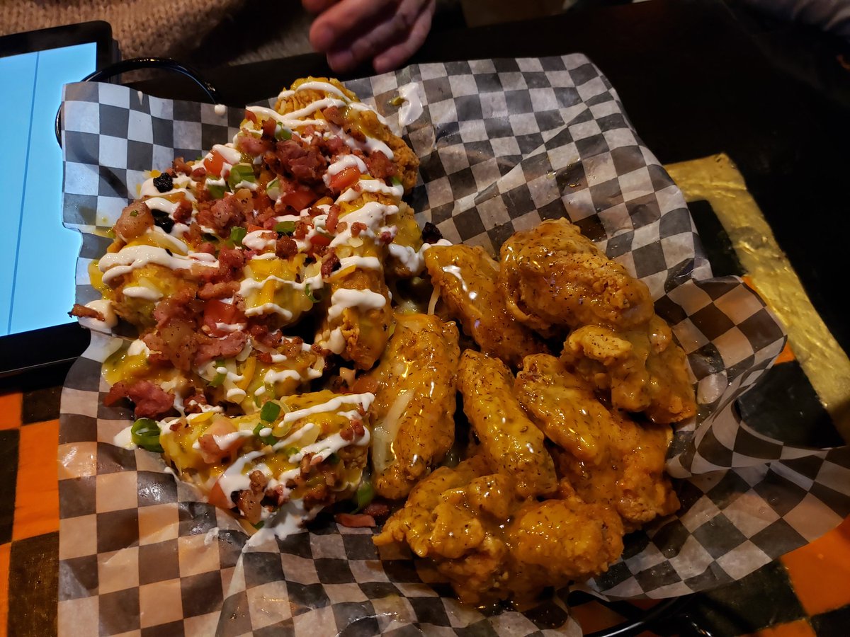LittleBonesWing's tweet photo. We're open till 2 am #Winnipeg! New craft beers, new wing flavours, new fryers, new keg cooler, new tables but the same badass dive vibe that we're so famous for! 😜 Our wings rule! Come get some! #LetsBone #Wpg #Manitoba #BadassWings #TGIF #WpgEats #WingIt #WINGS https://t.co/bO6S087z8K
