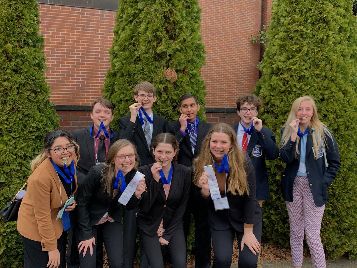 WhiseyJarrell's tweet image. DECA district.   9 students qualified to state.    Great day with some super students! @jscottrichey @ricgodfrey @grzybowskic @SHHSRaidersTN @springhilldeca #tndeca