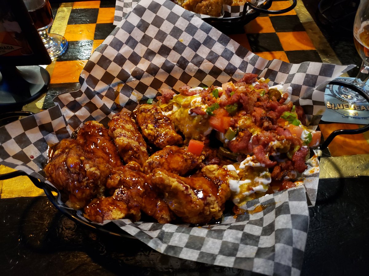 LittleBonesWing's tweet photo. We're open till 2 am #Winnipeg! New craft beers, new wing flavours, new fryers, new keg cooler, new tables but the same badass dive vibe that we're so famous for! 😜 Our wings rule! Come get some! #LetsBone #Wpg #Manitoba #BadassWings #TGIF #WpgEats #WingIt #WINGS https://t.co/bO6S087z8K