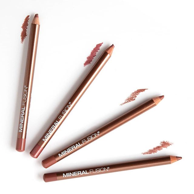 More definition, more color, more lip fullness — all in a creamy, rich mineral formula! Shea Butter, Meadowfoam, and Vitamin E work in harmony to soothe and hydrate your lips. #makingbeautyhealthy

📸 instagram.com/p/B7uTxpcHs5s/ via tweet.photo