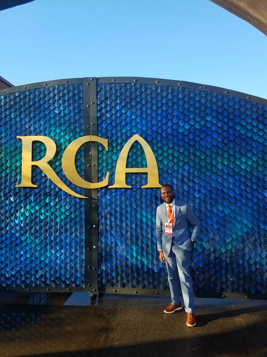 MisterV2021's tweet photo. Ron Clark: Reaching & Teaching Boys Conference was one for the books! This was indeed a dream come true and I'm thankful for it. I love what I do!!!! #SlideCertified #CoatDay #BookSigned #rcaexperience #MaleEducator #Mentor #IgniteTheFire #RCA https://t.co/1SoMinUyVk