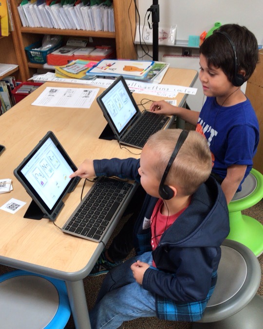 CHUSD_EdTechies's tweet photo. Littles keyboarding...oh yes they can! Mr.D kinders. @GoCHUSD @dottyjiedu https://t.co/oBEFuxalnq