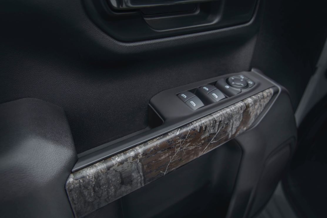 RealTruck's tweet photo. 2021 Chevy Silverado RealTree Edition hitting the streets this summer.
#realtree #silverado #chevy #silverado1500 #camo #z71 #trailboss #v8 #hunting #trucks #realtreeedition #ford #dodgeram #realtruck https://t.co/l4NSPYldnn