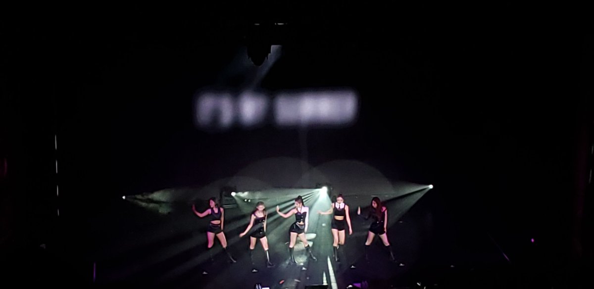 "which korean artist would u collab with?"• yeji - chungha• lia - TWICE• ryujin - sunmi• chaeryeong - red velvet (YOOOO)• yuna - TWICE #ITZY   x  #TWICE   lowkey confirmed??