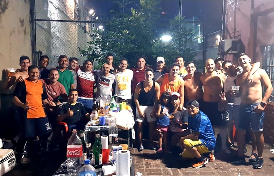 OrellanoMario's tweet photo. Volvió el fútbol de los viernes a #NaciónServicios/#SUBE junto a los compañeros de #Disco
#Raz #Addeco 😎🍻😀 https://t.co/fSz8DcCe87