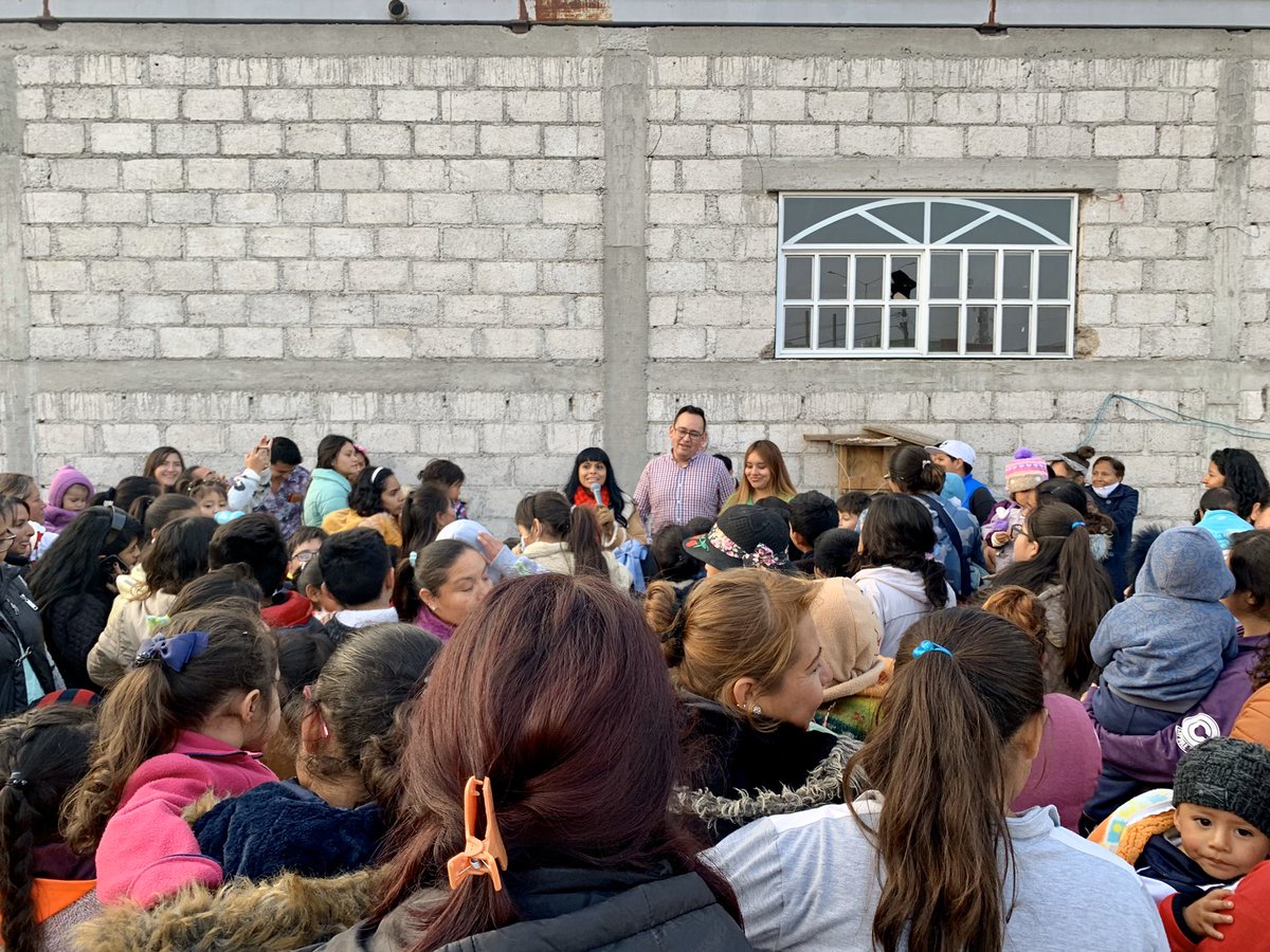 adryyyyyy's tweet photo. Hoy ha sido un grandioso día, visitamos las Colonias de Huixmi, Matilde, Pitahayas y Valles del Palmar en Pachuca, llevando sonrisas con sorpresas gestionadas por nuestro amigo @sergiobanos. Seguimos el ejemplo de ntro primer priísta @omarfayad !! #PRICercano #SB https://t.co/hF2Dtvwi4Q