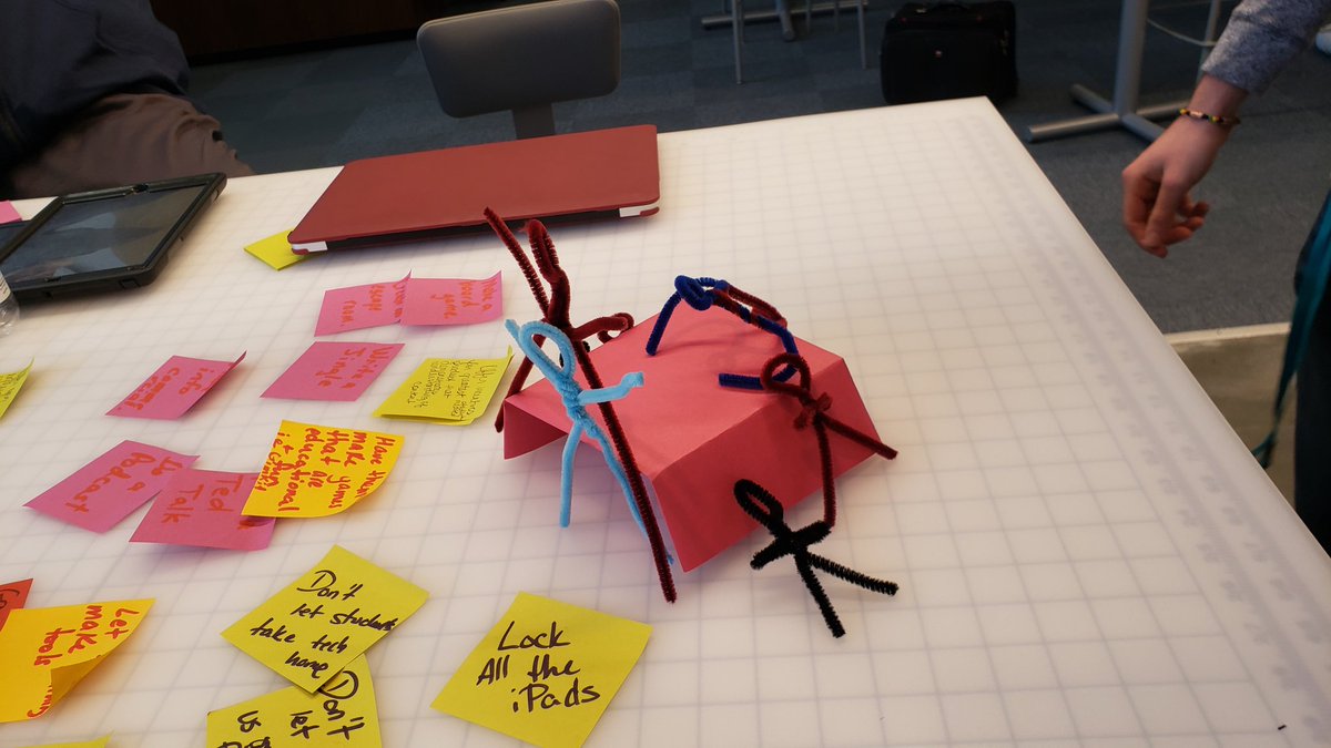 Kim Reynolds tweet media