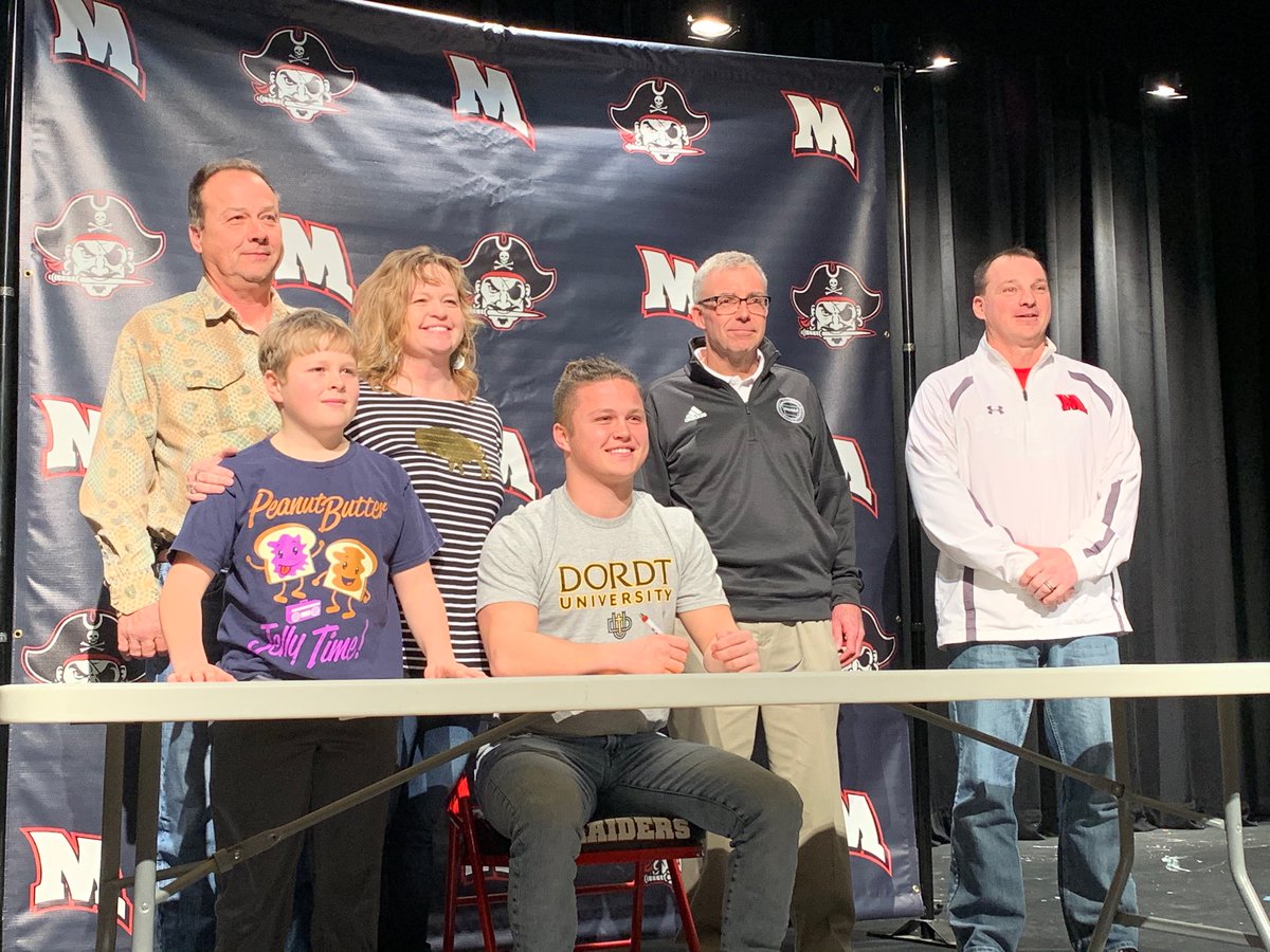 MtAyrRaiders's tweet image. Congratulations to Reas Knapp (Football) and Sam Stewart (Basketball) as they sign their letters of intent with Dordt College and Peru College.   #goMACS