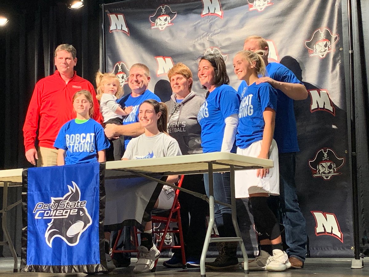MtAyrRaiders's tweet image. Congratulations to Reas Knapp (Football) and Sam Stewart (Basketball) as they sign their letters of intent with Dordt College and Peru College.   #goMACS