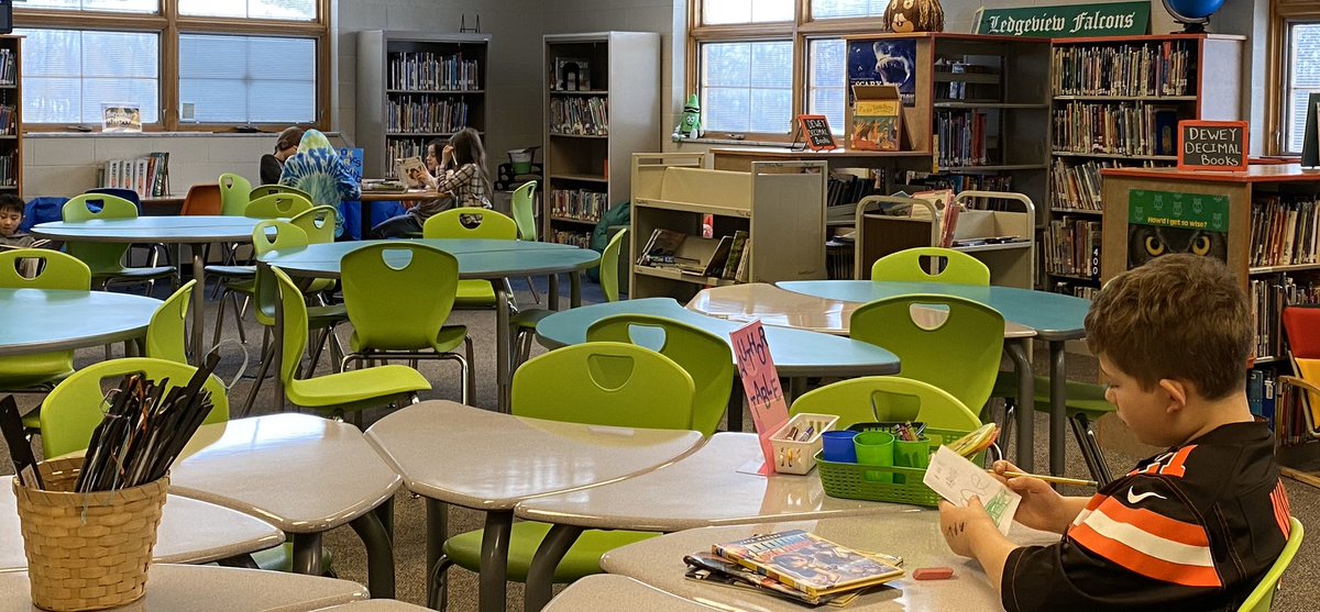 Ledgeview_Lib's tweet image. Mrs. Campbell’s class busy  reading, doing puzzles, writing books, creating bookmarks, and enjoying new seating options!! #nordoniarocks #LedgeviewLibrary #bestjobever @KristenCottrel5 @matt_gaugler @AngelaWojtecki