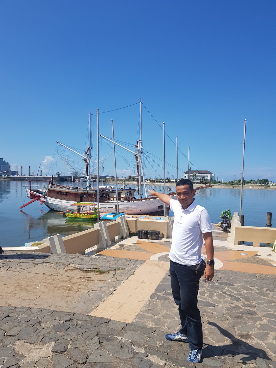 putrodewanto's tweet photo. Masjid Raya 99 Kubah, The Phinisi and The Coto Nusantara. Pantai Losari Makassar.

#CommandersCall
#RapimCFUE1_2020 https://t.co/0dJJ6B3vvM