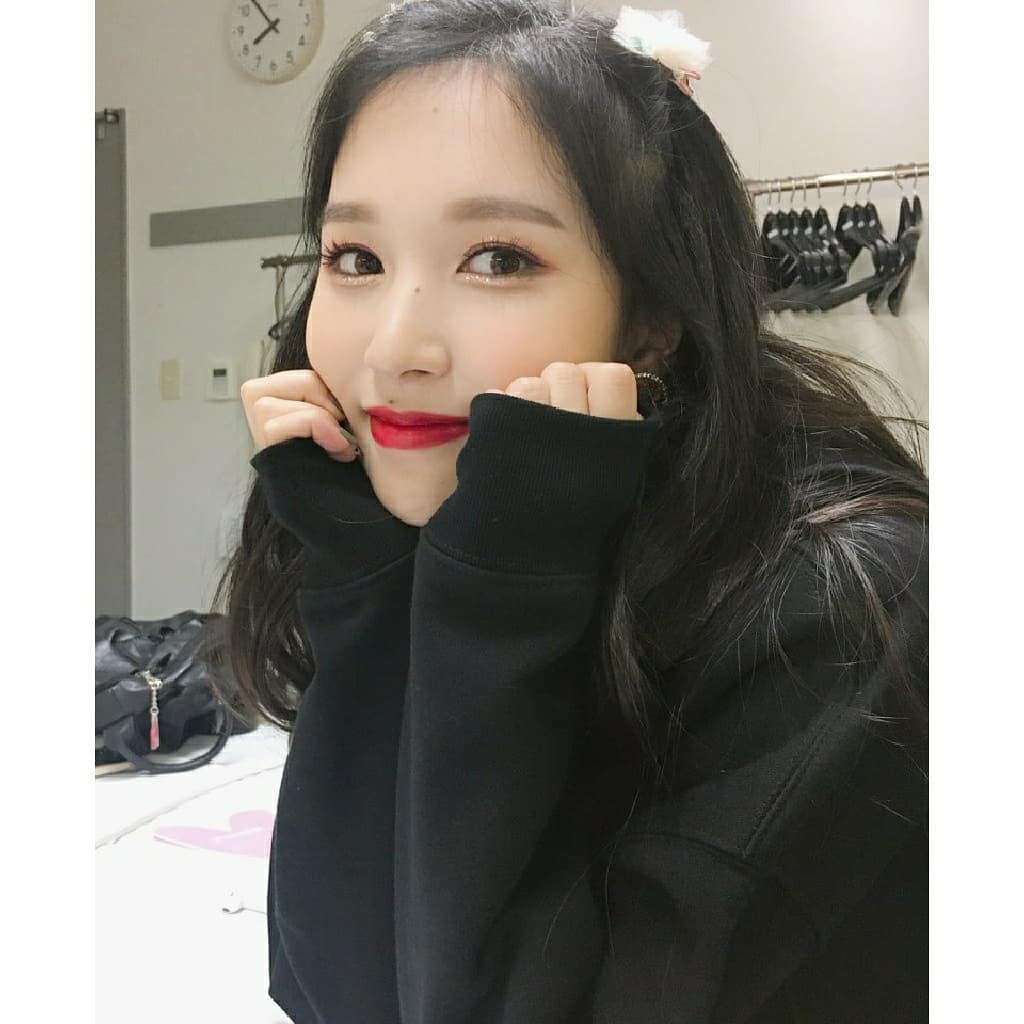 200125 MINA POSTED IN TWICETAGRAM AGXJSKDJA A DAY AFTER DAHYUN AND WE'RE ALL HAVING A MINA BREAKDOWN today is the official start of 2020 !! happy lunar new year, minari~ ily imy ily imy  p.s. this is an everydayhyun thread but im making an exception bc MINA MINA MINA