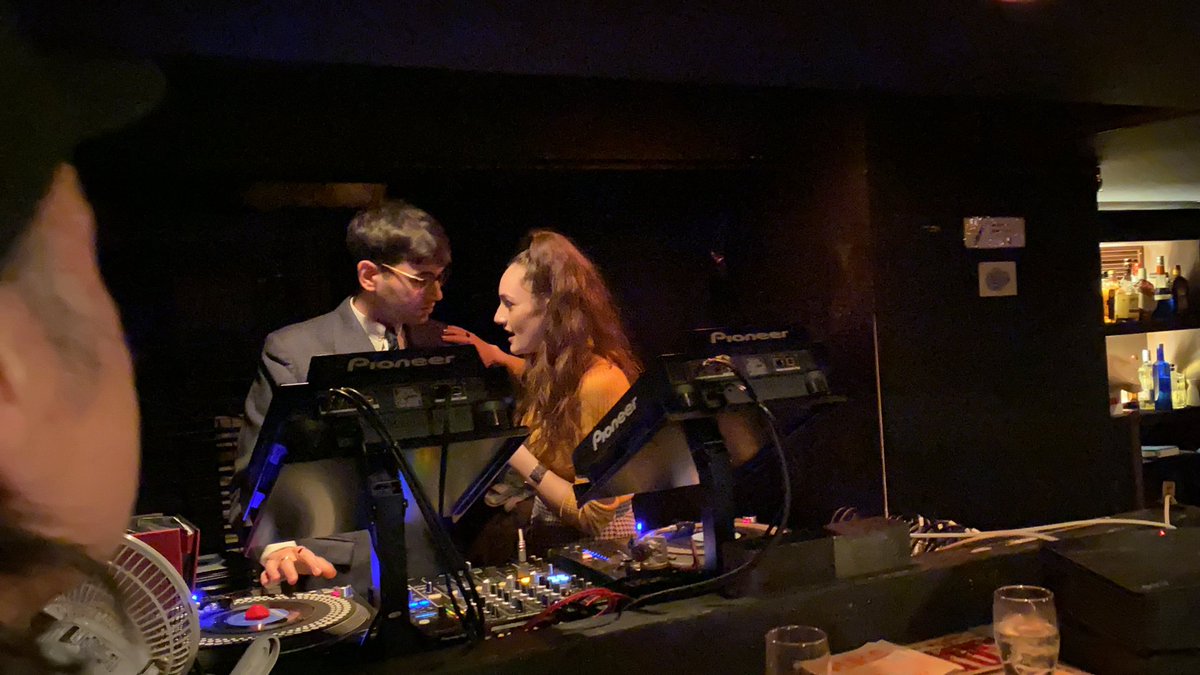 elovissato's tweet photo. 昨夜は原宿Jack's閉めた後はBIG BOB雨宮氏のイベントBoogie Shack15周年のお祝いに下北沢HARFへ〜
Kitty Daisy&LewisのKittyとLewisがスペシャルゲストでDJプレイだったんだ★
ワコマリアの森さんや
松田優作さんの息子さん松田翔太君もいたよ
#BoogieShack #KittyDaisyAndLewis
#松田翔太
#ワコマリア https://t.co/qLjFK050aN