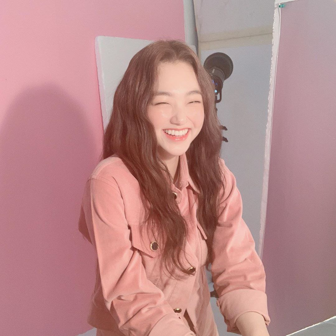 ㅤㅤ  🌺 · 머리가 간지럽길래...💆‍♀️

⌠ 🐰 ı'm Kαng Mınα from; Vılʏ Chrʏsɑlıs ⌡