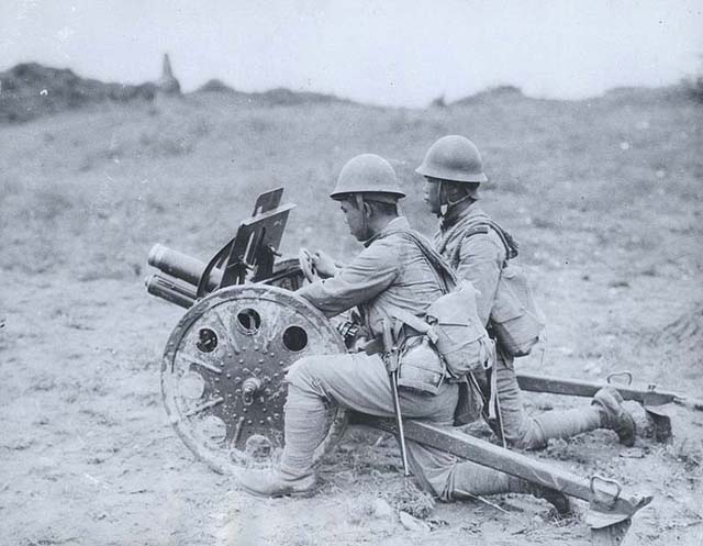 アプロ En Twitter そして ハンプ越えで国民革命軍にアメリカの105mm榴弾砲が行き渡り初めてから日中の火力が逆転し 日本陸軍の敗走が始まる やはり 砲兵は戦場の神 W