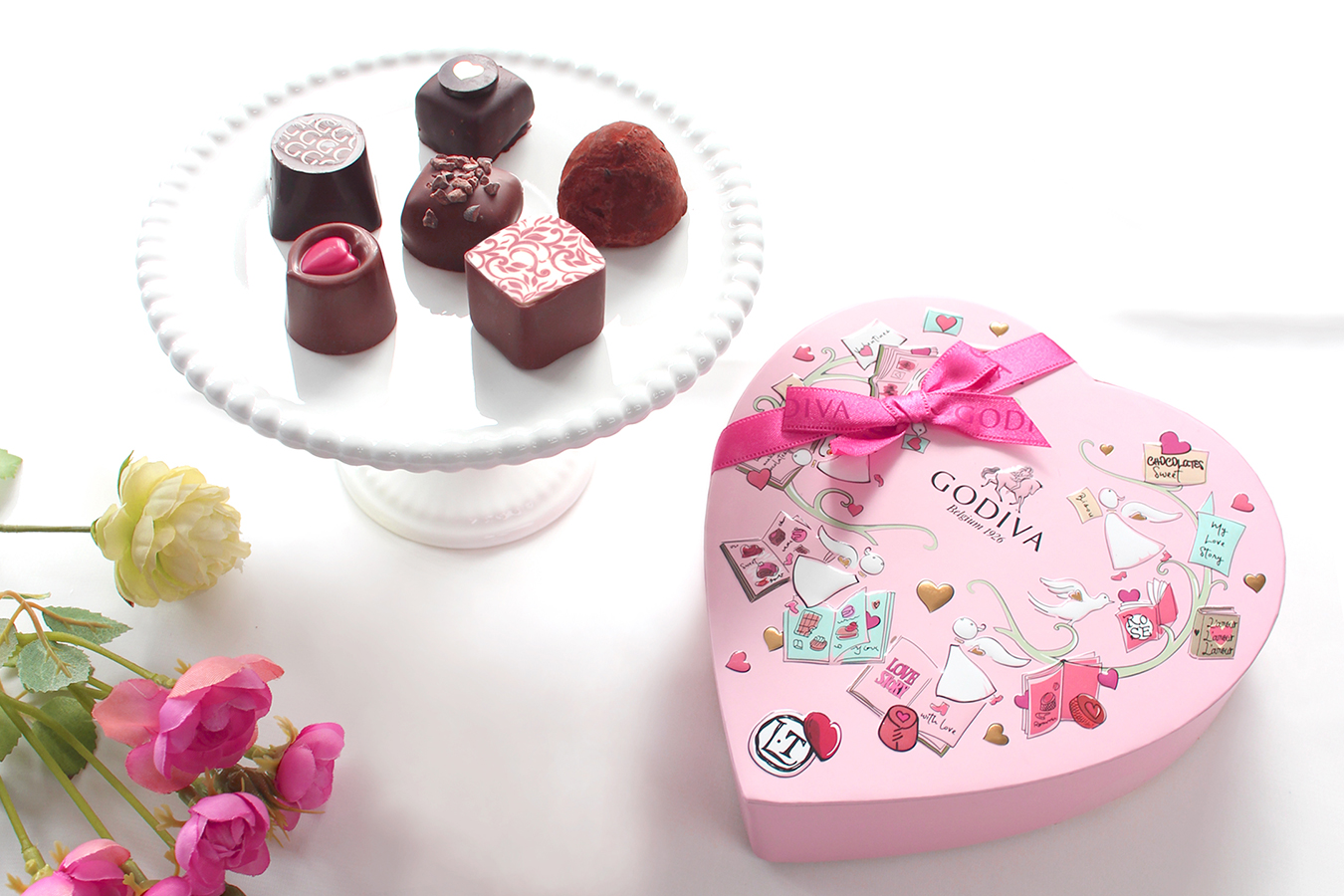 ゴディバ バレンタイン限定のチョコレート全6種類を 天使や鳥のイラストがキュートなハート形ボックスに詰め合せた チョコレート クロニクル スウィート ハート ギフトとしてだけでなく 自分用としても欲しくなる可愛さです T Co