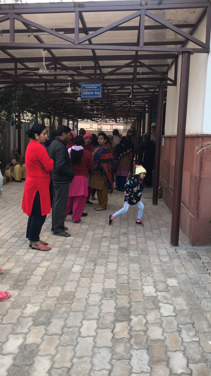 kaleem0189's tweet image. @MinisterHealth1 #lateservice# dear sir , timing 8 baje ki hai but 8:35 hone k baad bhi counter open nai huae.