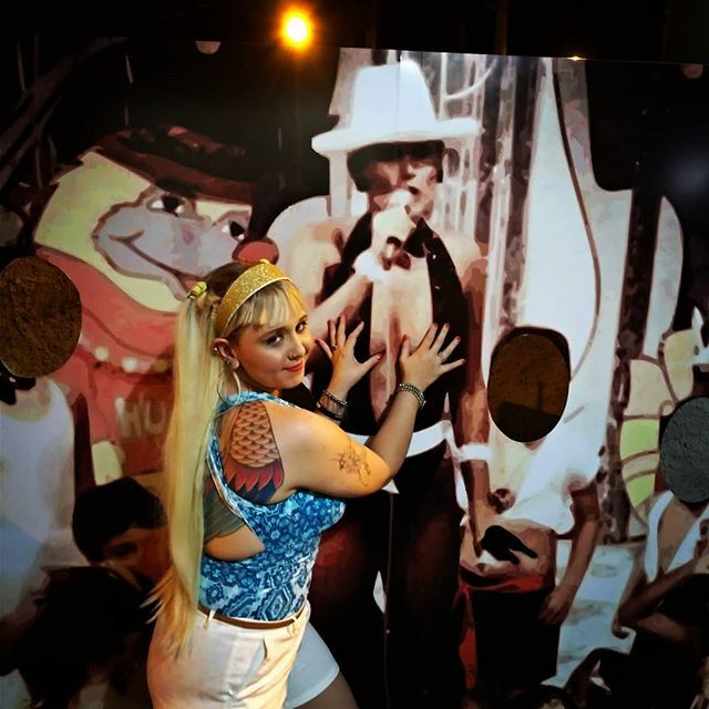 chibimartins's tweet photo. #Sextou
Dias corridos, muita coisa resolvida, mas ainda muita coisa pra organizar.
Achei essa foto que não tinha postado do aniversário do @instaelho do ano passado que fui fantasiada de Xuxa ahahaha
Já tentei ter cabelão assim, mas não cresce rs

#anive… https://t.co/IMHfJONb1u https://t.co/vVoBb1GbHs