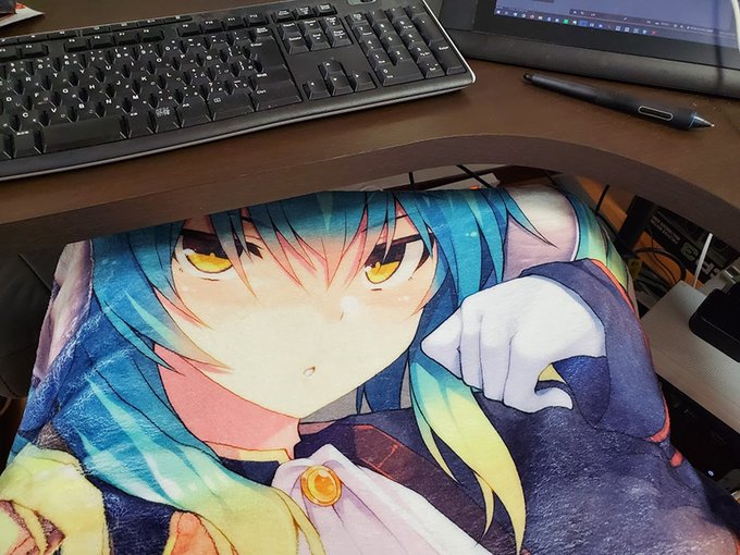 ラピス様に睨まれながら作業できます( ・ㅂ・)و
#割るのです王子 