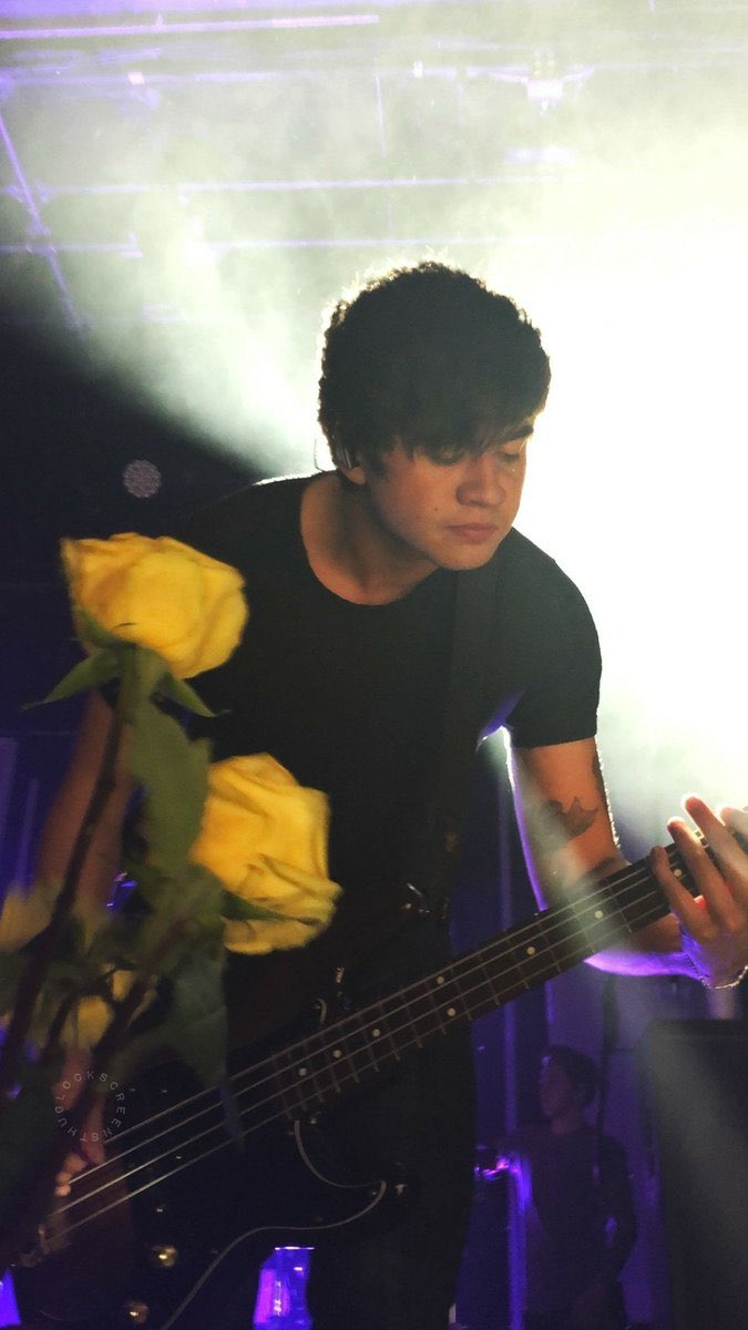 Happy Birthday Calum Hood! 