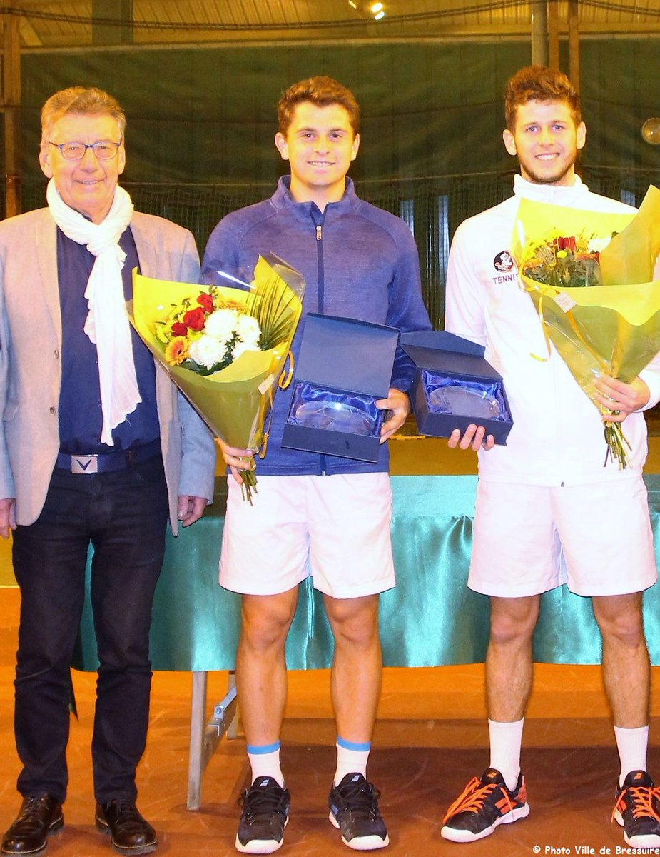 VilleDBressuire's tweet image. Centre de #Tennis de #Bressuire : à l&apos;issue des matchs de ce vendredi, 4 demi-finalistes #Poullain #Marek #Bellier et #Robert ; en #double, les #Français Lucas POULLAIN et #ClémentTABUR se sont imposés en FINALE, contre le duo étranger #WojciechMarek et #ChristianSamuelsson #TCB