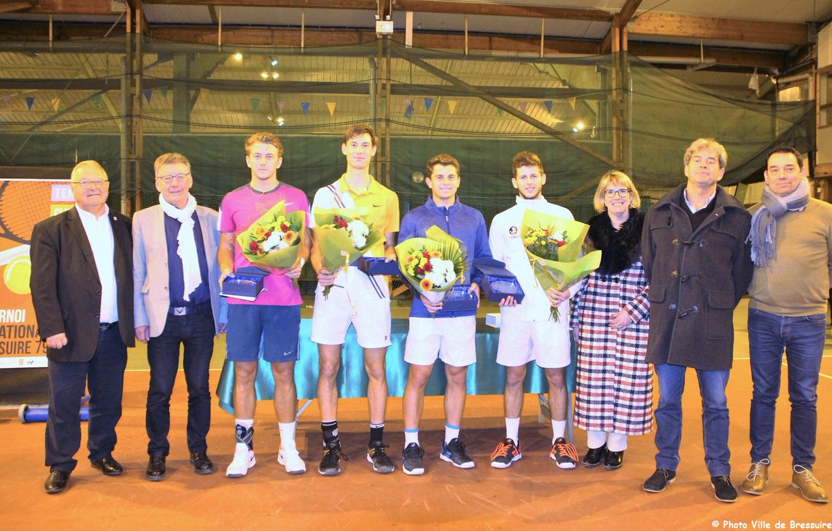 VilleDBressuire's tweet image. Centre de #Tennis de #Bressuire : à l&apos;issue des matchs de ce vendredi, 4 demi-finalistes #Poullain #Marek #Bellier et #Robert ; en #double, les #Français Lucas POULLAIN et #ClémentTABUR se sont imposés en FINALE, contre le duo étranger #WojciechMarek et #ChristianSamuelsson #TCB