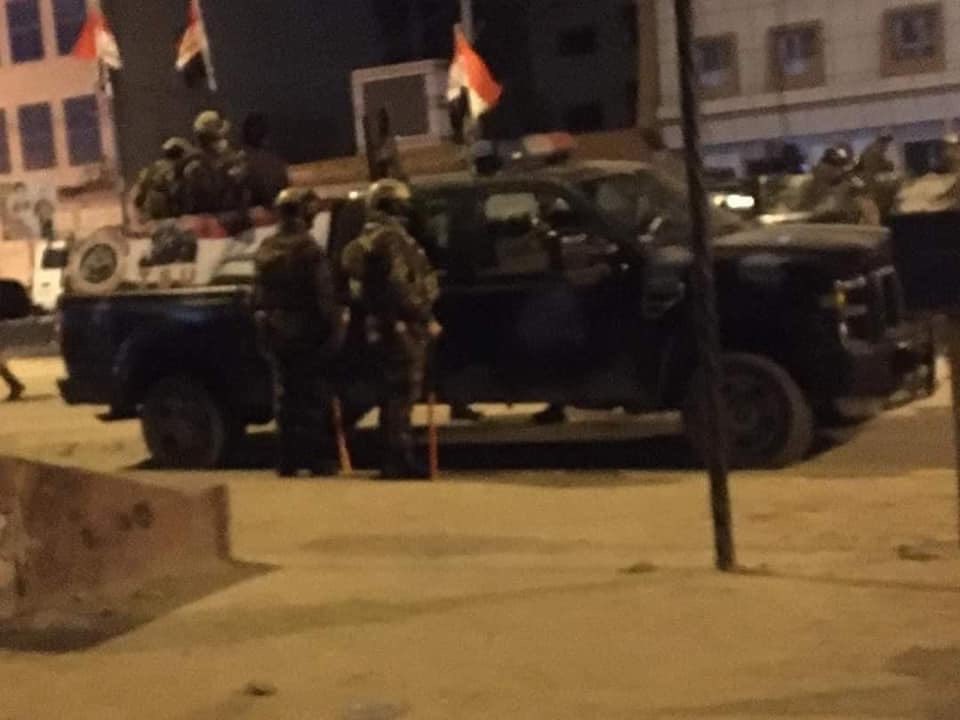 Sddann1's tweet photo. اعتقال متظاهري #البصرة السلميين بعد حرق خيمهم وملاحقتهم في شوارع المدينة
#انقذوا_البصرة
#العيداني_يقتل_الثوار https://t.co/Db8rPqAGVD