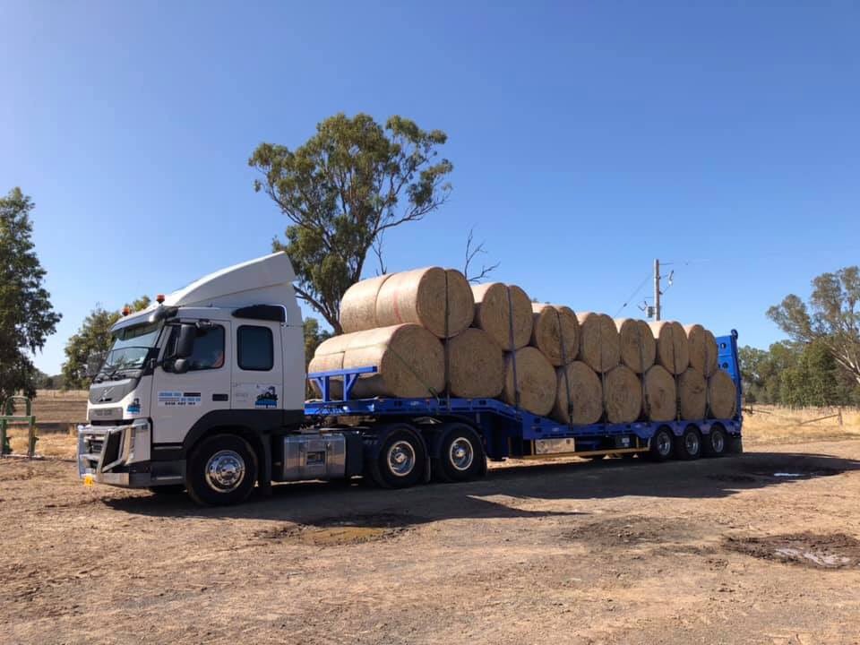 stickymeringue's tweet photo. Donated hay, donated transport heading to Gundagai to join the convoy to Cobargo. #NeedforFeed https://t.co/OyoemMD5rA