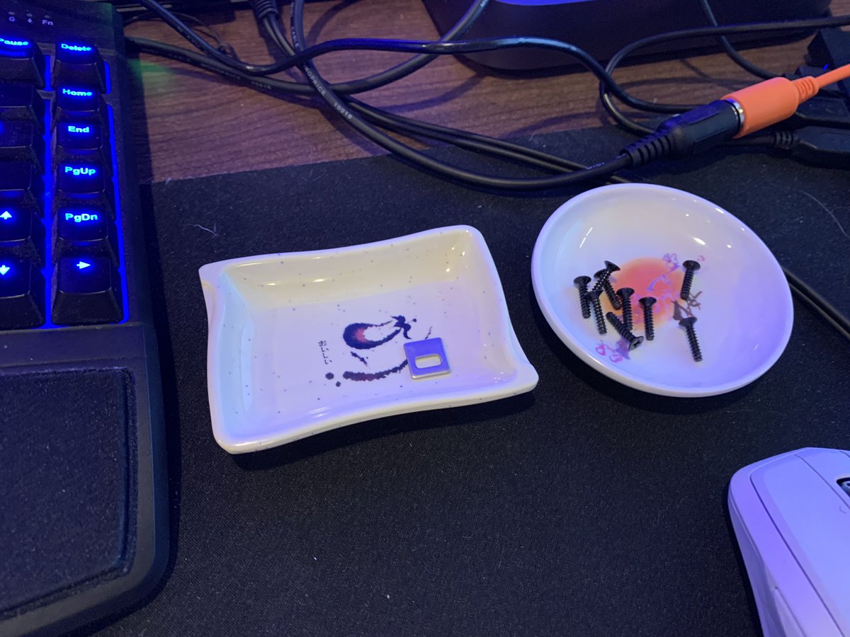 1o57's tweet image. Hacker tip: the tiny soy sauce sushi plates are perfect for holding screws and small parts when doing a hardware hack or modification #HackerTips