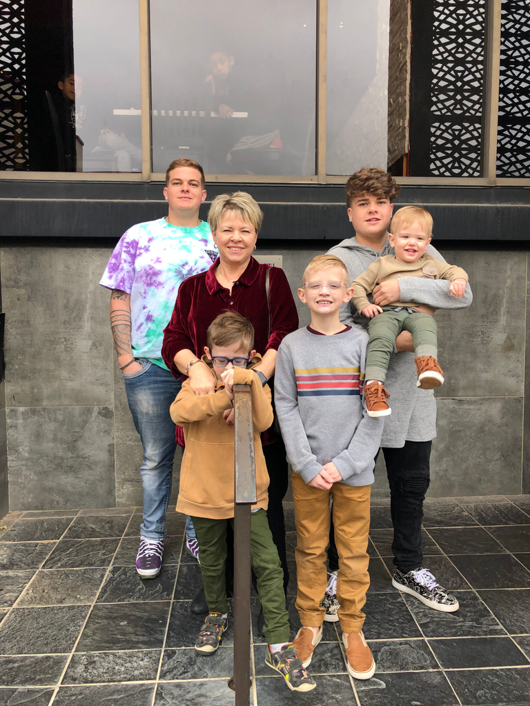heathersalvrino's tweet image. FRIDAYS ARE FOR FAVORITES 😍

Meet our proprietor, Sandi Wallace, and her favorite humans. Her five grandsons; Hunter, Straton, Ryker, Hank and Carter.
 ❤️    ❤️    ❤️    ❤️    ❤️

#pandf #plainandfancysandwiches #fresh #friendly #local #nana #boysboysboys #shedoesntdopink