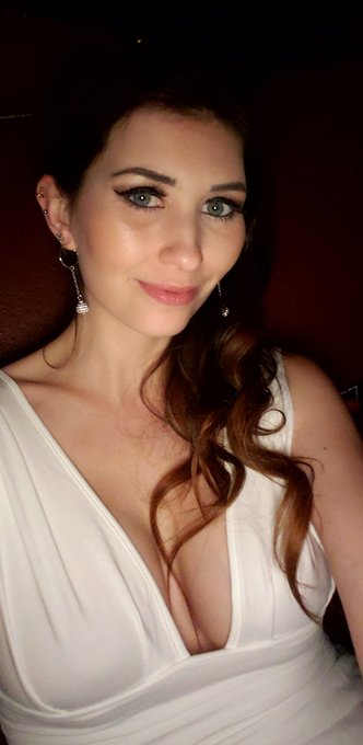 At the White party @AEexpo https://t.co/RWwQtmMUSt<a class="tags" href="/tag/aeexpo">@aeexpo</a><a href="/tag/newprofilepic"class="tags"><span>#newprofilepic</span></a>