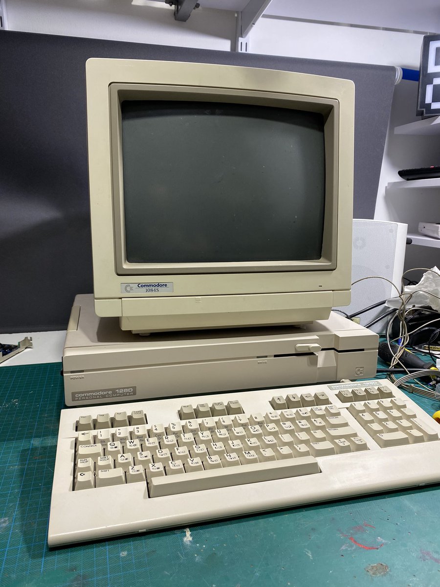 I gotta admit, the #Commodore C128D is a mighty fine looking machine.