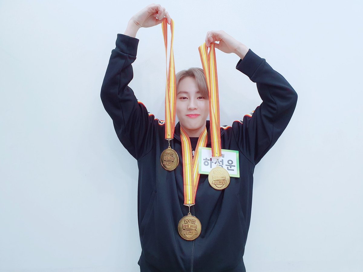 HSW_officialtwt's tweet image. [☁]

빛이 나는 하성운✨ 눈이 부신 하성운🌟
하늘들의 큰 응원 덕분에 e-스포츠 개인전, 팀전 모두 우승을 한 구르미의🏅금메달 인증샷 나갑니다🥰
아직 끝나지 않은 성운이의 활약! 
기대해주세요 😊

#하성운
#HASUNGWOON