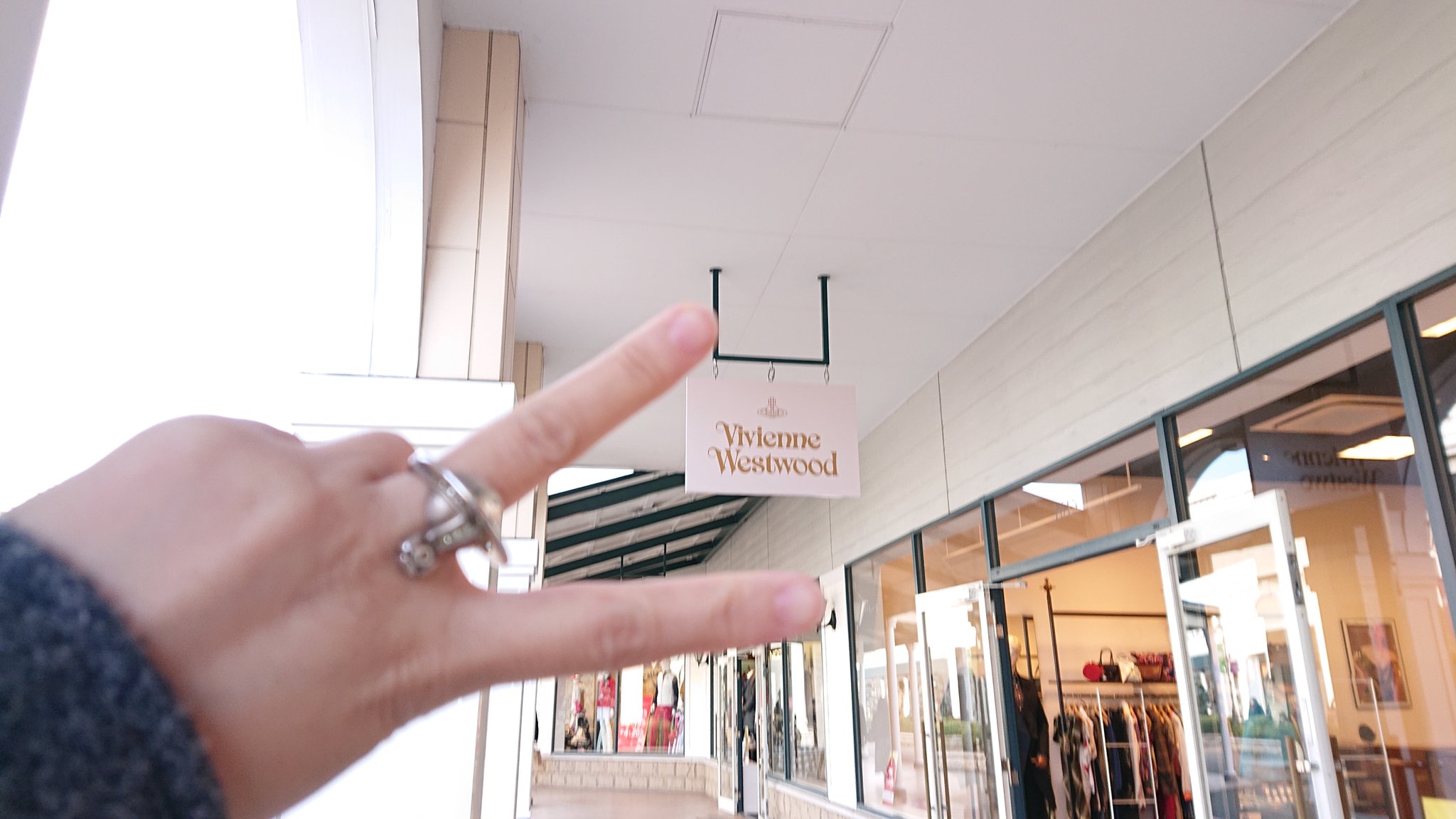 ナ ナ ロ ッ ト Vivienne Westwoodホントにあったーー ここ目当てで初めて佐野来た 1億年ぶりに服買った カーディガンとスカートぉぉぉぉぉぃぉぃぉぃ可愛過ぎる 服が T Co Zwf3cpozlf Twitter ナ ナ ロ ッ ト Vivienne Westwoodホントにあったーー ここ目当てで初めて佐野来た 1億年ぶりに服買った カーディガンとスカートぉぉぉぉぉぃぉぃぉぃ可愛過ぎる 服が T Co Zwf3cpozlf Twitter