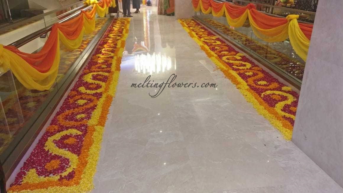 meltingflowers's tweet photo. Exquisite Wedding Entrance And Walkway Decorations
https://t.co/hQsRoxdNcZ
#EventEntrance #EntranceDecoration #WeddingEntrance #PathwayDecoration #PathwayDecor #PathwayBangalore #WalkWayDecoration #WeddingWalkway #FlowerDecoration #BangaloreFlowers #WeddingDecoration #WeddingTips https://t.co/LfYuitP10m