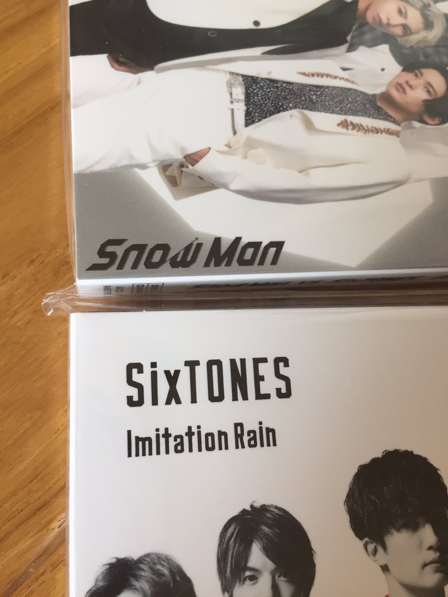 a2koka28's tweet photo. スノストCD並べるとSnowManのSとSixTONESのSが交互に永遠に出てくるようになってる！！ https://t.co/Alz4tUNzdi