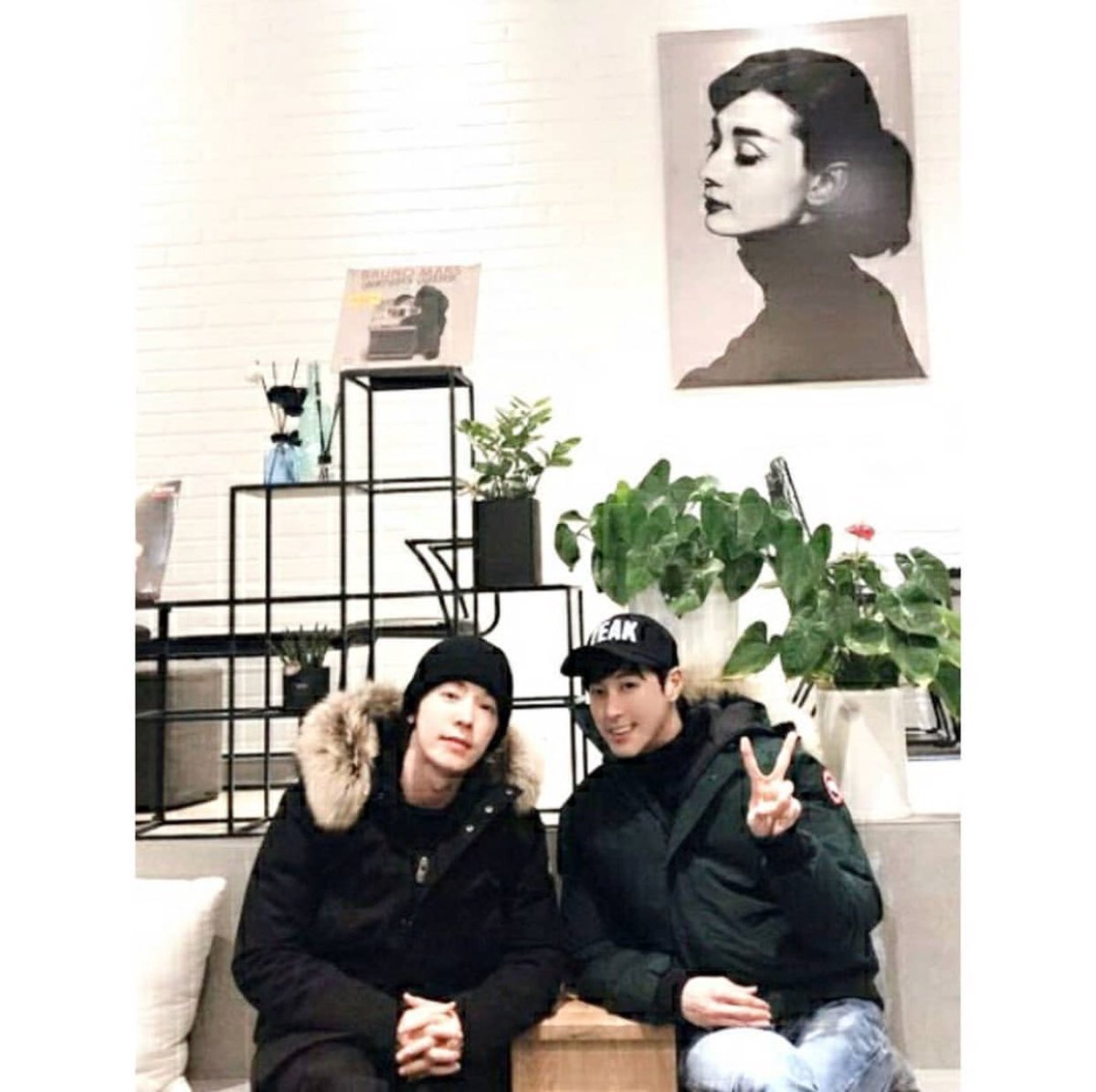 Haru&Oneday (owned by SJ Donghae)Address: 92 Achasan-ro, Seongsu 2(i)-ga 3(sam)-dong, Seongdong-gu, Seoul, South KoreaPrice: $-$$Yunho visited this café at Seongsu-dong. It is known for their pressed juices and calm, relaxing atmosphere.  #캉투어  https://twitter.com/Celpin_official/status/1220721466431483905