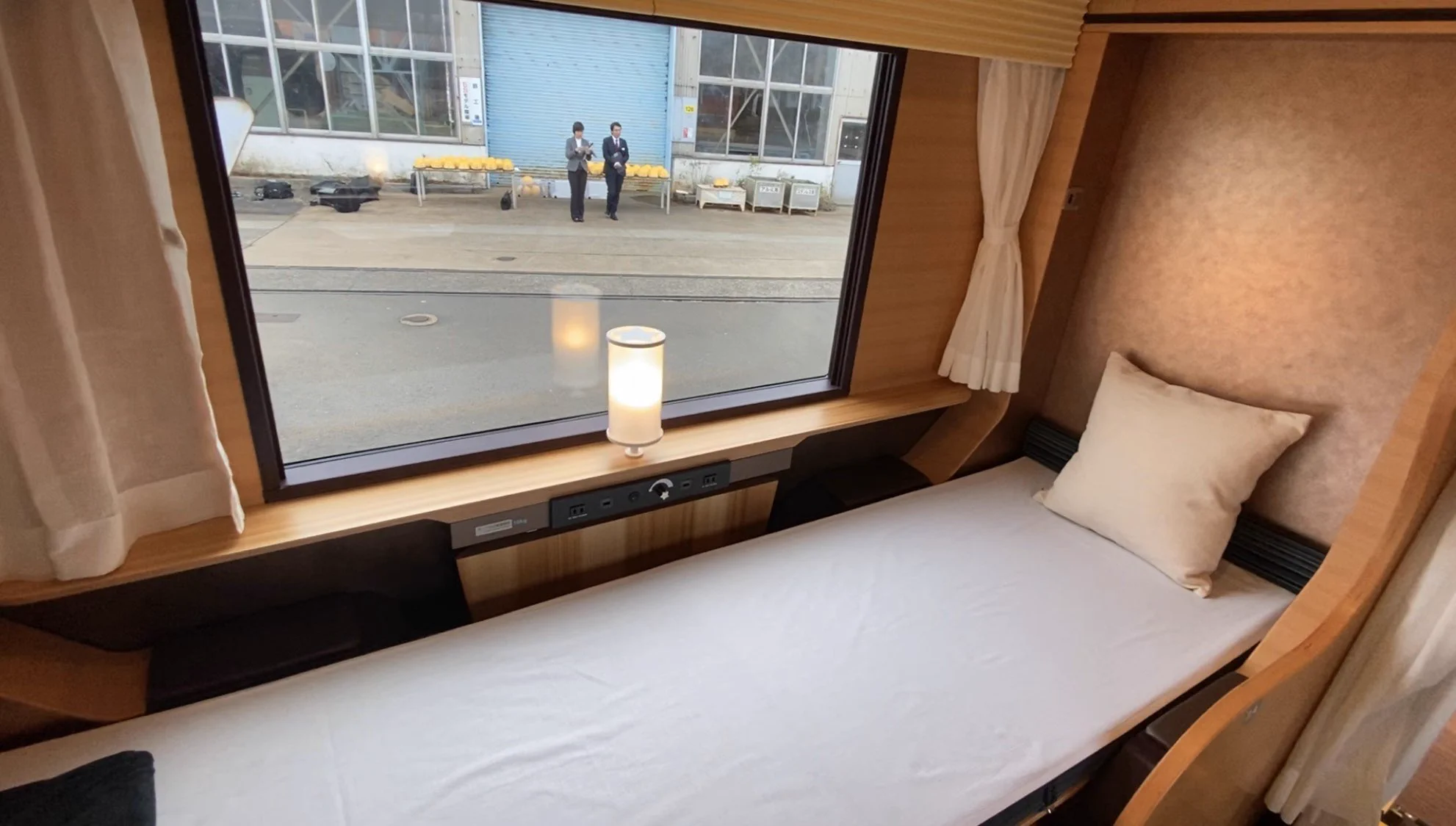JR西日本「WEST EXPRESS銀河」の車内が公開されました！！！