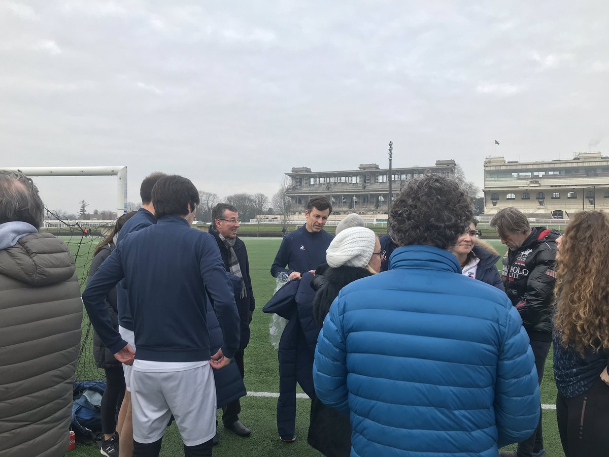 PierreGaboriau's tweet photo. Au lancement des épreuves de relais sur les pelouses d’#Auteuil. Fair-play et convivialité étaient au rendez-vous sur la piste d’athlétisme #Pentathlondescerclesdu16 #jaimemon16 https://t.co/Ws7WttnK15