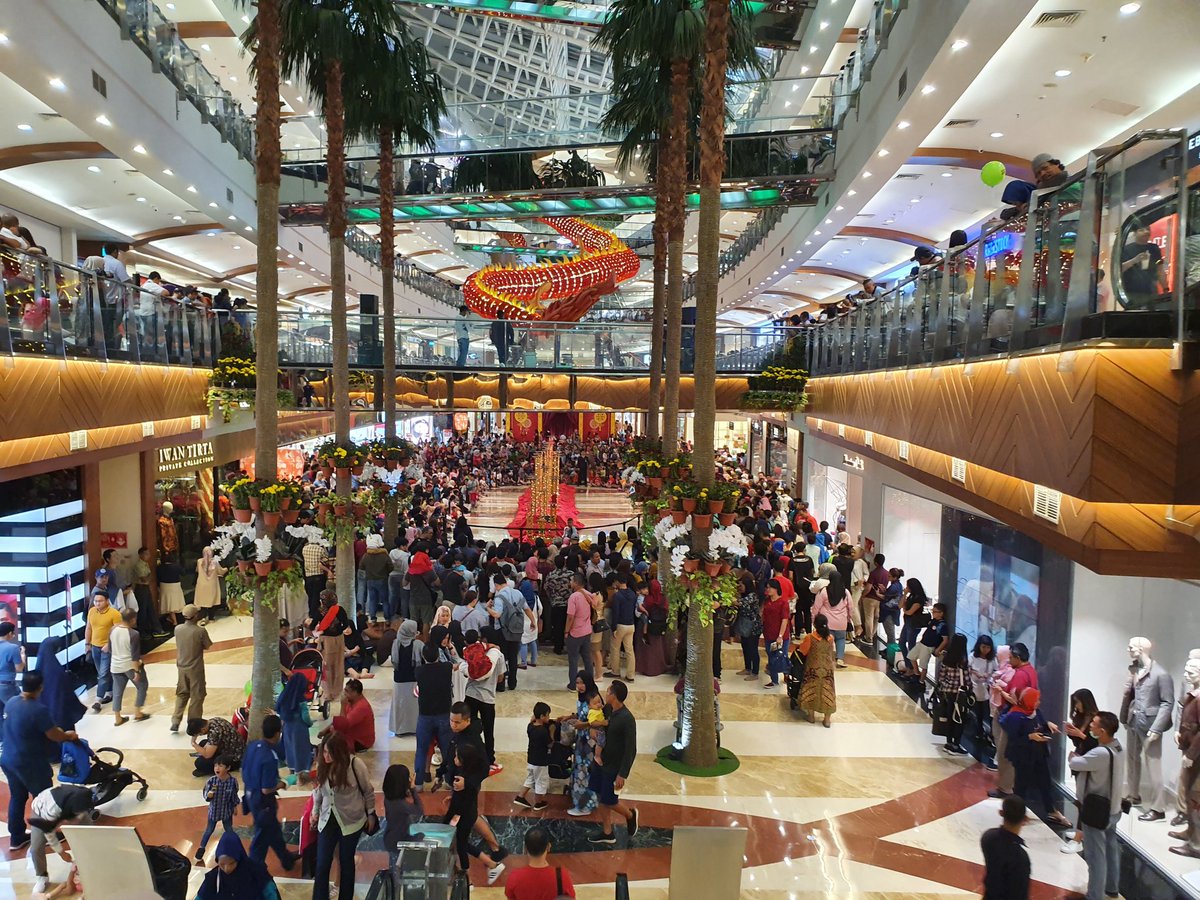 Waktunya shalat Maghrib malah nonton budaya aseng. #eh