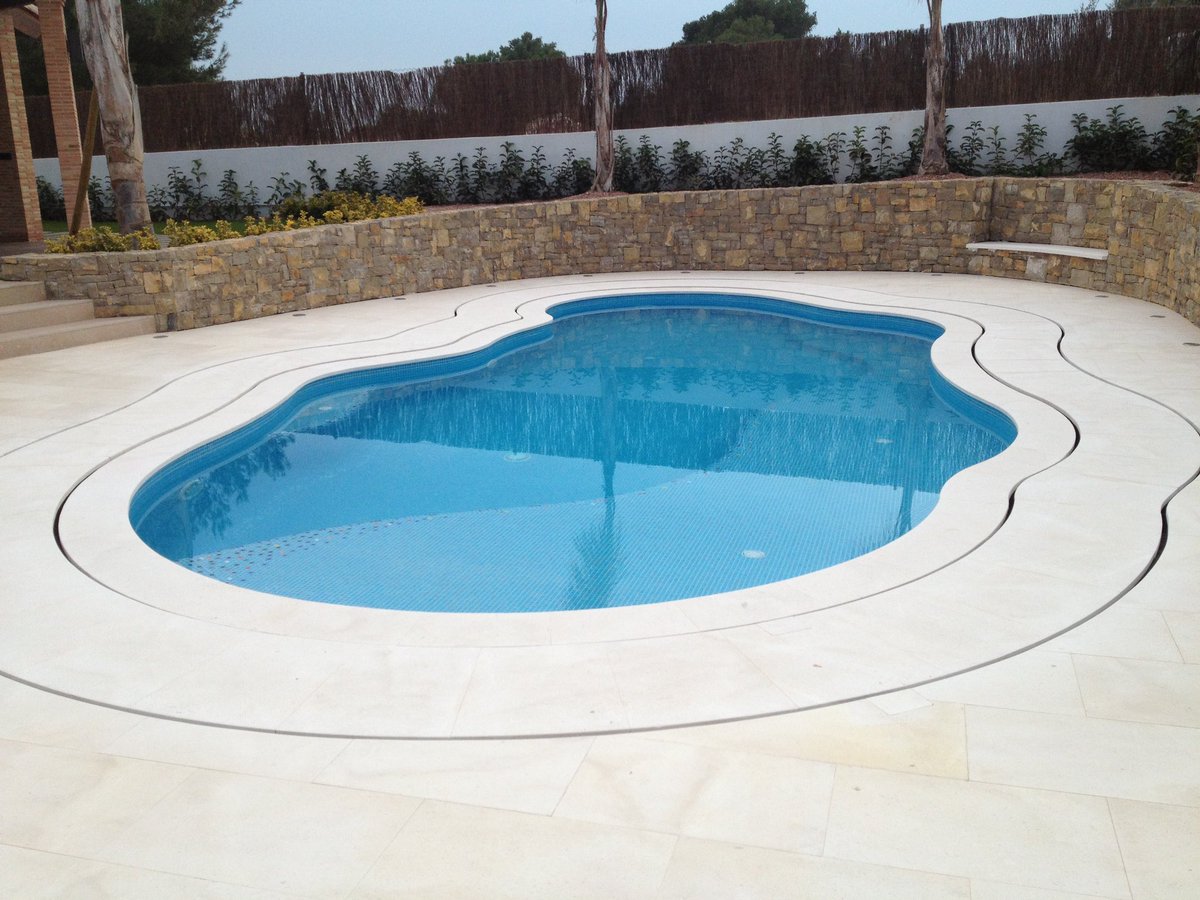 jose_mabello's tweet photo. Piscina desbordante. #piscina #marmol #mabello https://t.co/jpRaIP5c3c https://t.co/94ZjULMKzH