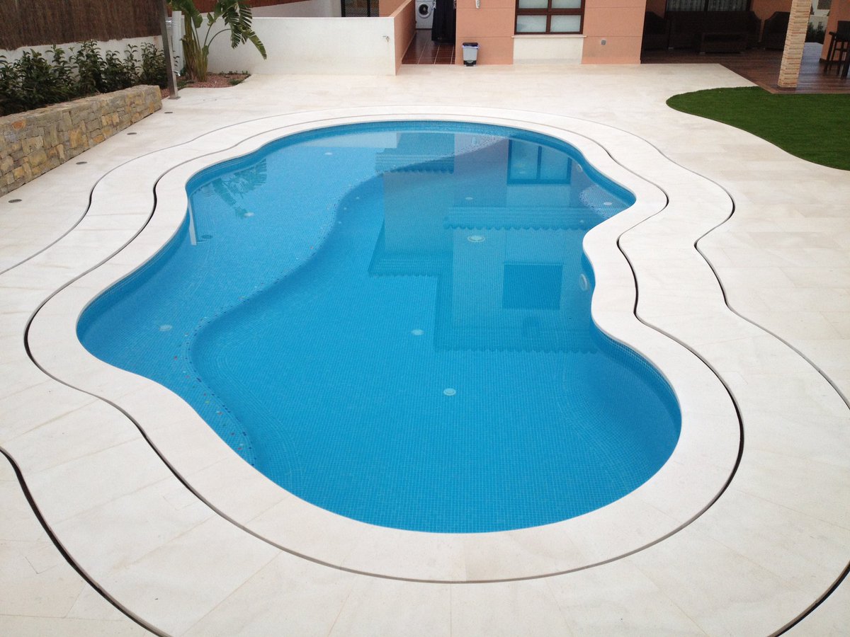jose_mabello's tweet photo. Piscina desbordante. #piscina #marmol #mabello https://t.co/jpRaIP5c3c https://t.co/94ZjULMKzH