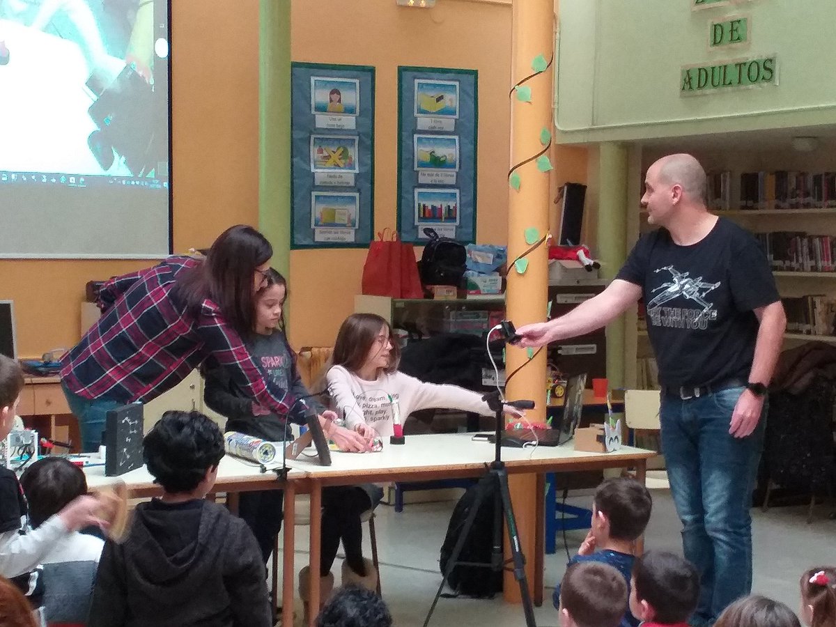 itclubmfrechin's tweet photo. En plena práctica, peques mayores, todos participamos en los proyectos de @Valpat en el colegio @itclubmfrechin.
Sábado diferente con tecnología y aprendiendo, disfrutando con nuestros peques !!! 👌👌👏👏🥰🥰
#Valpat, #Frechin, #Chicas, #Robotica https://t.co/CAjOsrvls9
