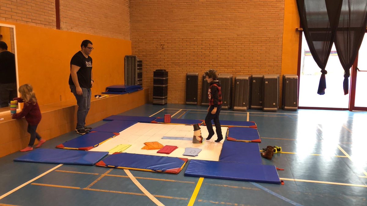 asoadonis's tweet photo. #SalonAlhaurin2020

¡Ya estamos por aquí! 💪🏻

Que no se os olvide visitar nuestra zona 🙊 

-Trivials de Harry P. y Pokemon ✨

-Juegos Gigantes 🙌🏻

-Stand de venta friki 🥰

@EventosGoFF https://t.co/XIdPItN8RT