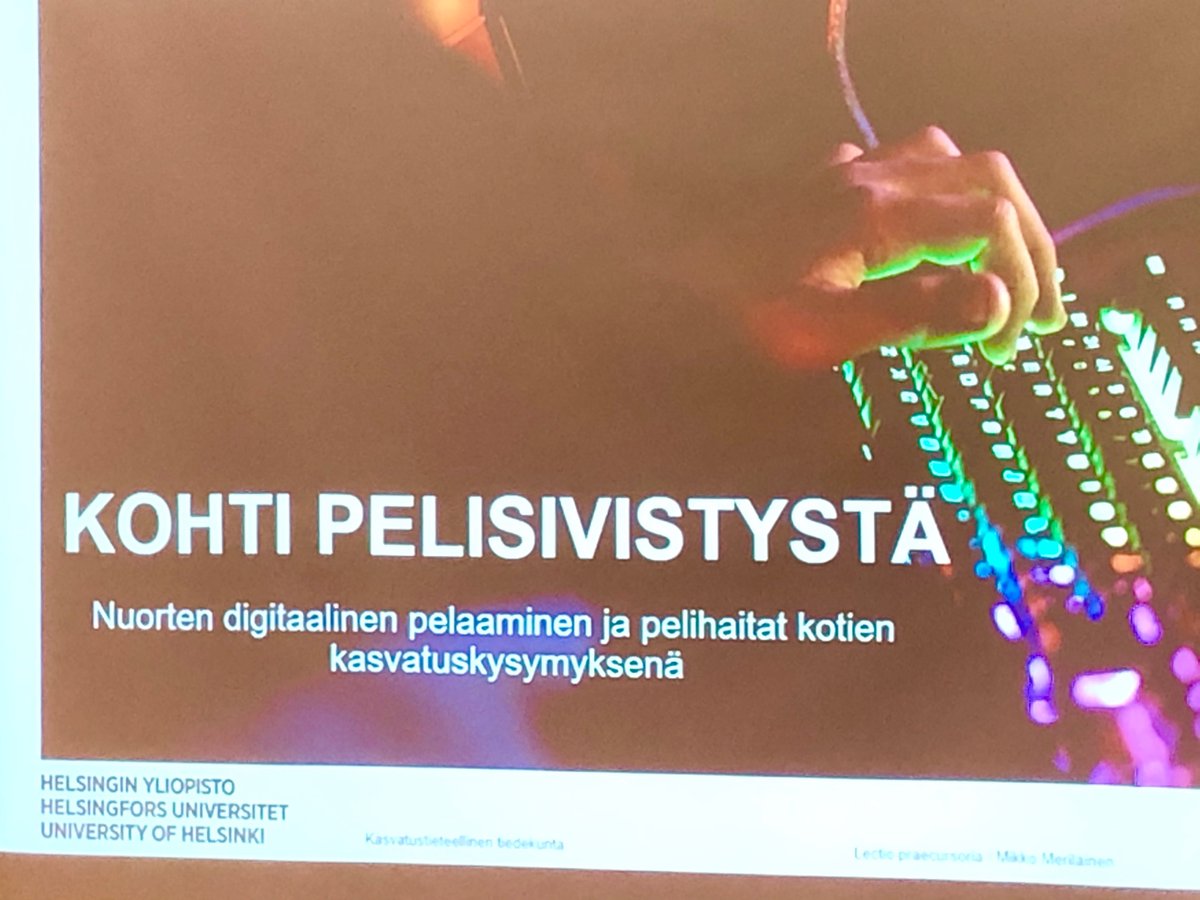 NettaTiipp's tweet photo. Kiitos tuore tohtori @MVMerilainen ! En ole tullut aiemmin ajatelleeksi, että sivistykselle ei ole englanninkielistä vastinetta 😳 “Towards being gaming literate” @EduSciHelsinki https://t.co/jcOafHp2H2