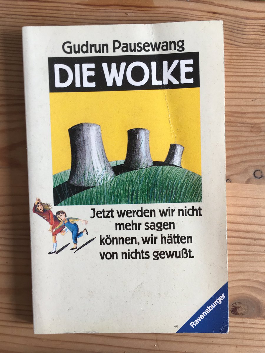 Janine_Wissler's tweet photo. Diese Woche ist Gudrun #Pausewang verstorben. „Die Wolke“, „Kinder von Schewenborn“, „Der Schlund“, ... ihre Bücher haben mich sehr geprägt, zu meiner Politisierung beigetragen und einige nächtliche Alpträume ausgelöst.
Danke für fast 100 Bücher. https://t.co/lBWLdjLqUB